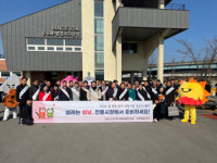 [포토뉴스]김진태 강원특별자치도지사, 동해서 전통시장 장보기 행사
