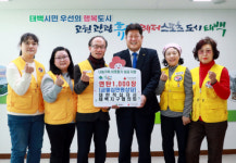 [포토뉴스]대한적십자사 태백지구협의회, 태백시에 저소득 가구 위한 연탄 1,000장 전달
