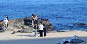 [포토뉴스]낮 최고 20도 강릉…시원한 바다가 좋아