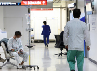 복지부, 전공의 13명에 업무개시명령 '공고'…경찰, 의협 전·현직 간부 압수수색