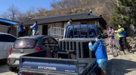 [포토뉴스]DMZ 접경지역 유천민박 연탄·성금기탁