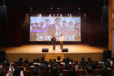 [포토뉴스]개그쇼 관객과의 전쟁