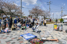 새 봄의 추억 한아름 담아 가세요…원주천서 게릴라 벚꽃 버스킹