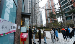 [포토뉴스]투표 오픈런하는 시민들