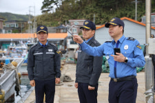 [포토뉴스]김성종 동해지방해양경찰청장 최북단 치안현장 점검