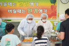 [포토뉴스]신경호 교육감 취임 700일 배식봉사