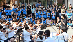 [포토뉴스]등굣길에 울려퍼진 오케스트라 음악회