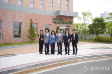 [포토뉴스]고용노동부 원주보훈요양원에 물티슈 전달