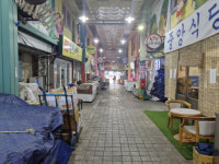 휴가철이 더 두렵다 고물가에 장마·폭염 깊어지는 불경기