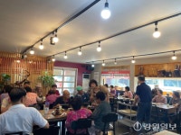 [포토뉴스]원주 우산동지역사회보장협·대보짬뽕공화국 경로당 어르신 짜장면 무료 나눔