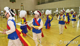 [포토뉴스]강원특별자치도 무형유산 심사 받는 춘천 사암리농악