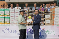 [포토뉴스]원주 충정교회, 생활형편 어려운 이웃 50가정에 생필품 세트 전달