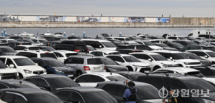 [포토뉴스]국군의 날 휴일 맞아 붐비는 강릉 커피거리