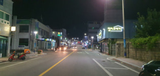 인제읍의 밤 어두워 상경기 활성화 시급
