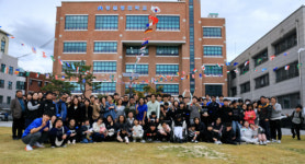 강원자치도청 수영팀, 장애 학생들과 문화 행사 참여