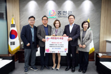 [포토뉴스] 성원컴퍼니·홍천중앙시장 상인회 성금 기탁
