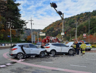 삼척서 불법 좌회전 차량 SUV와 충돌…공무원 3명 부상
