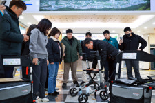 [포토뉴스]태백시 어르신 보행보조차 전달식 개최
