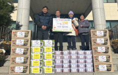 [포토뉴스] 홍천 내촌면 생활개선회 된장 등 기부