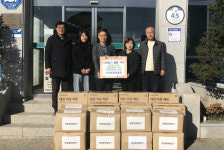 [포토뉴스]양양풍력발전 저소득층 위한 용품 전달