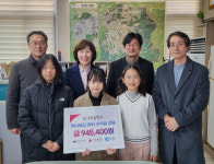 [포토뉴스] 춘천 동내초교, 아나바다장터 수익금 취약가구 지원 기부