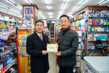 [포토뉴스]양구군 드림스타트 후원인증기관 현판 전달식