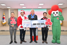 [포토뉴스] 아라리종합상사, 정선장학회 장학금 기탁