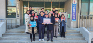 [포토뉴스]강남동 주민자치위원회, 희망2025나눔 성금 기부