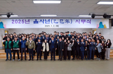 [포토뉴스]태백시 을사년 새해 충혼탑·산업전사위령탑 참배