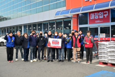 [포토뉴스]우리홈마트, 속초지역 장애인단체·시설에 성품 기탁