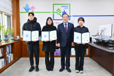 [포토뉴스]속초시청 육상팀 신규 코치·선수 임명장 수여