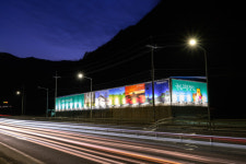 야간 관광 활성화 총력, 국도변 제설창고도 광고판으로 활용 눈길