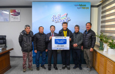 [포토뉴스]양구 국토정중앙면 원리 마을회 양록장학금 기탁