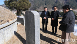 [포토뉴스]의암 류인석 선생 묘소 참배