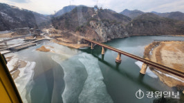 원주섬강과 삼산천이 만나는 두물머리가 발 밑에서 펼쳐지네요