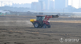 [포토뉴스]포근한 봄날, 본격 농사준비 시작