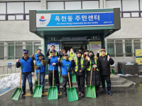 [포토뉴스]강릉시 옥천동 자생단체 회원들, 제설작업