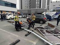 [포토뉴스] 횡성시외버스터미널 시설물 강풍 피해