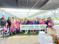 [포토뉴스] 평창 진부 취약계층 딸기 따기