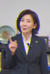 콜드플레이 “한국 올 때 마다 대통령이 없다”…나경원 “다음 내한 공연 때는 제가 꼭 있겠다”