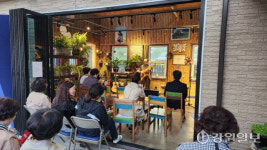 [포토뉴스]강릉시 성산면 우리동네1촌, 장애청소년에 장학금 전달