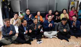 이재명 화천 경로당서 “지역 곳곳이 잘 살아야…정치인 싸움은 가려 봐달라”
