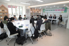 [포토뉴스] 육동한 춘천시장, 교육발전특구 운영 과정 참관