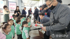 [포토뉴스]별나라어린이집 원아들, 어버이날 행사      