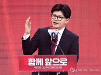 한동훈 “김문수, 계엄·탄핵 반대 입장 분명히 하지 않으면 尹부부 대리전 해 주는 꼴…이재명 세상 막을 수 없어”