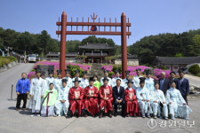 평창 향교 지붕·홍살문 새단장