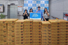 [포토뉴스]사회적협동조합 돌고도네이션, 복지관에 영양간식 전달