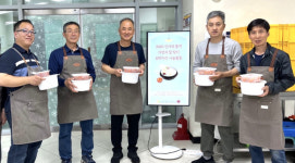 [포토뉴스]영월군종합사회복지관·신사의 품격 참여자, 삼계탕 나눔