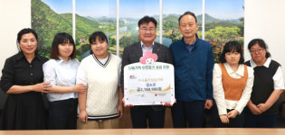 [포토뉴스]지적발달장애인복지협회 영월군지부 및 산하기관 꿈&꿈, 영월군에 성금 기탁