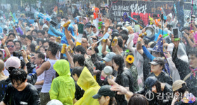 마임의 물줄기 춘천을 적시다…2025 춘천마임축제 개막
